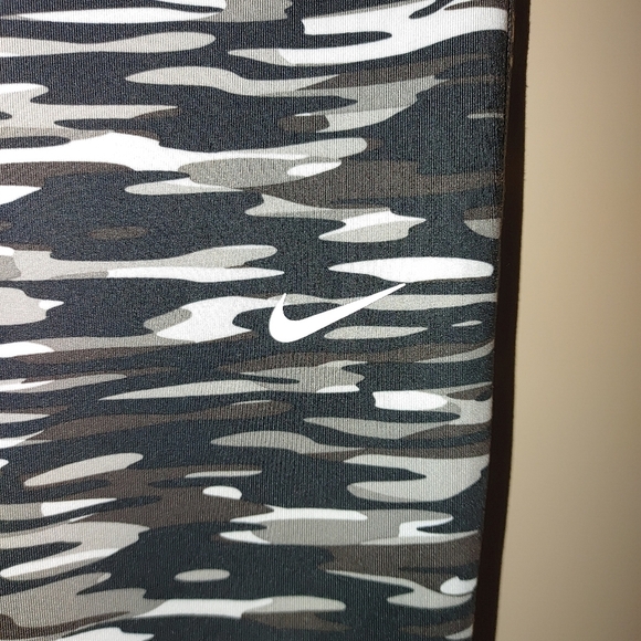 Nike Dri-FIT Black and White Apparel, Size XS - Picture 4 of 7